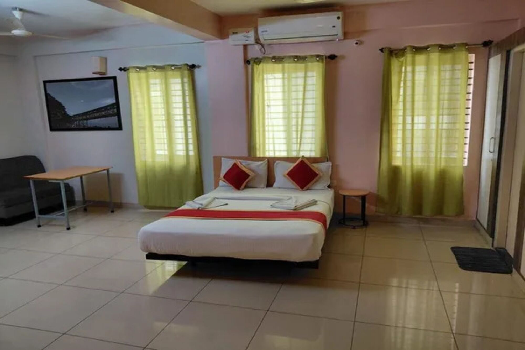 Deluxe Room | Egyptian cotton sheets, premium bedding, in-room safe, free WiFi