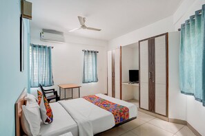 Egyptian cotton sheets, premium bedding, in-room safe, free WiFi