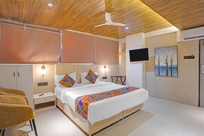 Egyptian cotton sheets, premium bedding, in-room safe, free WiFi - Fabhotel Golden Galaxy (Mumbai)