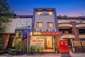 A hotel with a modern facade, a visible entrance, and a sign indicating it is the 'Hotel Golden Galaxy.' - Fabhotel Golden Galaxy (Mumbai)