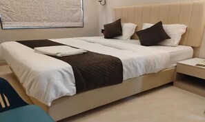 Premium Room - Fabhotel Golden Galaxy (Mumbai)