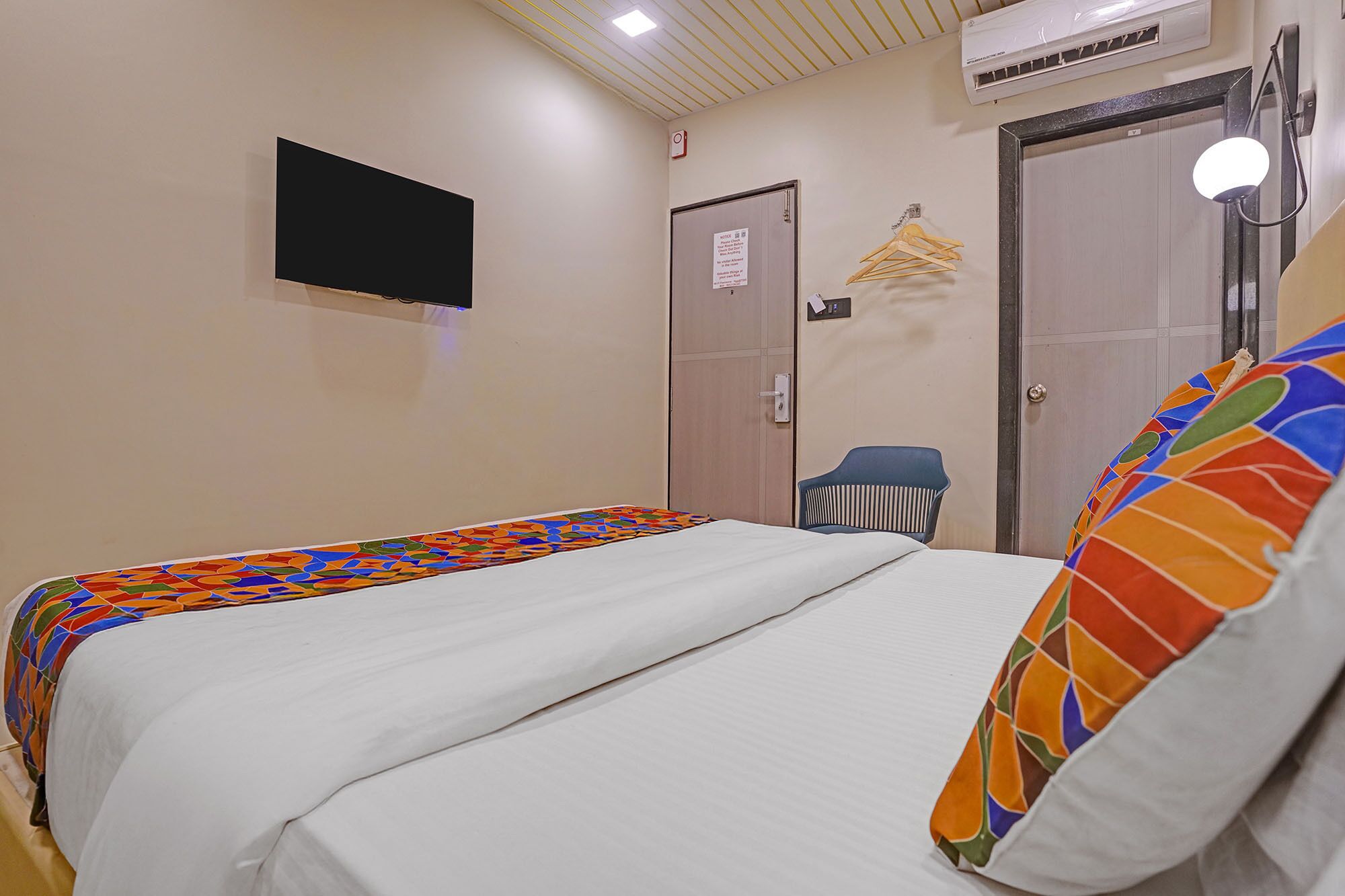 Egyptian cotton sheets, premium bedding, in-room safe, free WiFi
