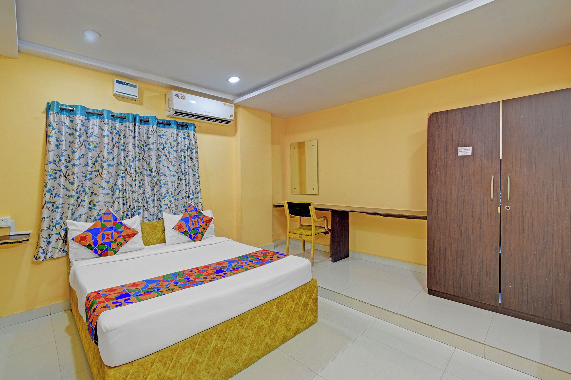 Egyptian cotton sheets, premium bedding, in-room safe, free WiFi