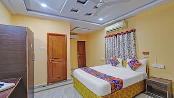 Egyptian cotton sheets, premium bedding, in-room safe, free WiFi