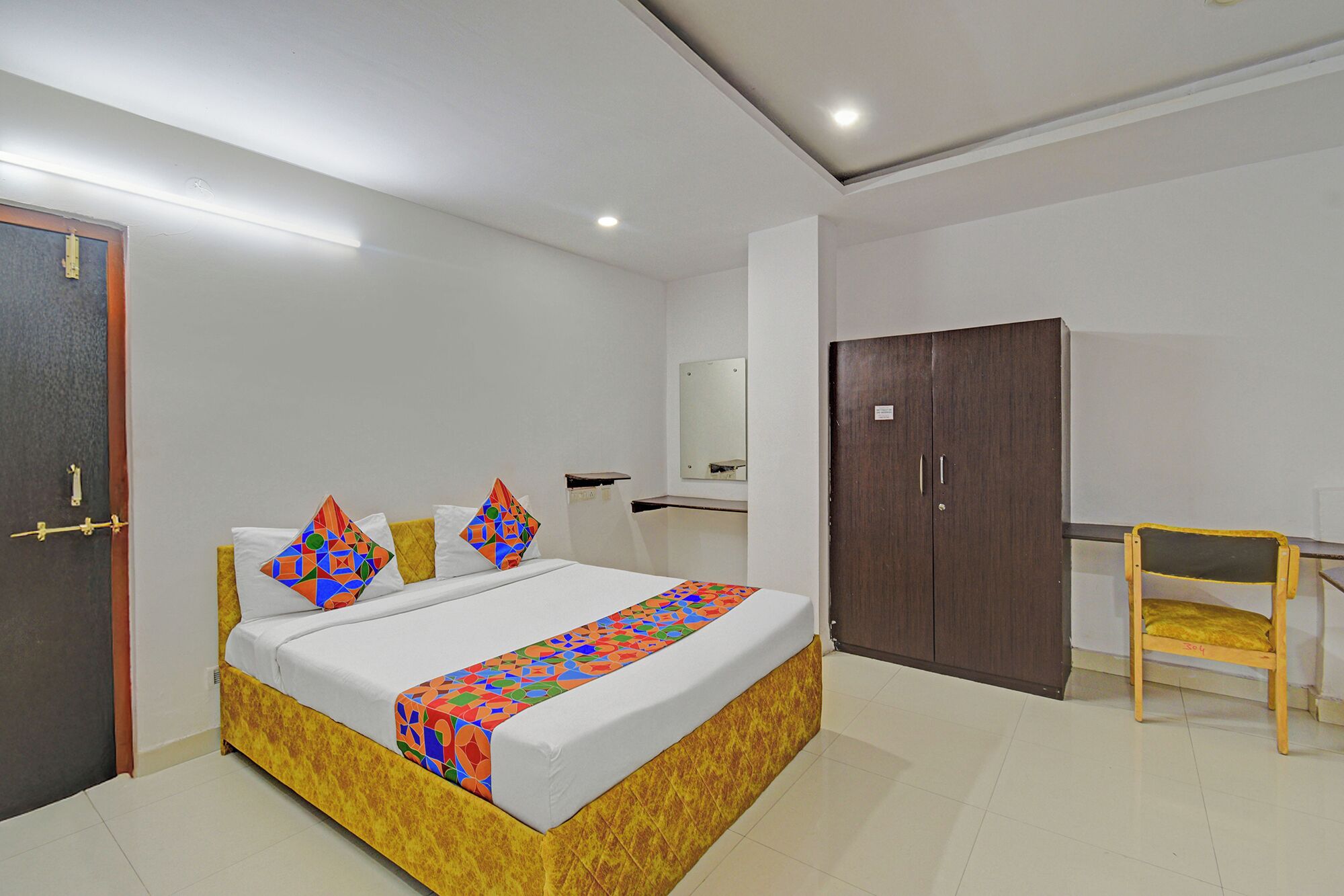 Egyptian cotton sheets, premium bedding, in-room safe, free WiFi