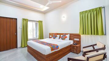 Egyptian cotton sheets, premium bedding, in-room safe, free WiFi