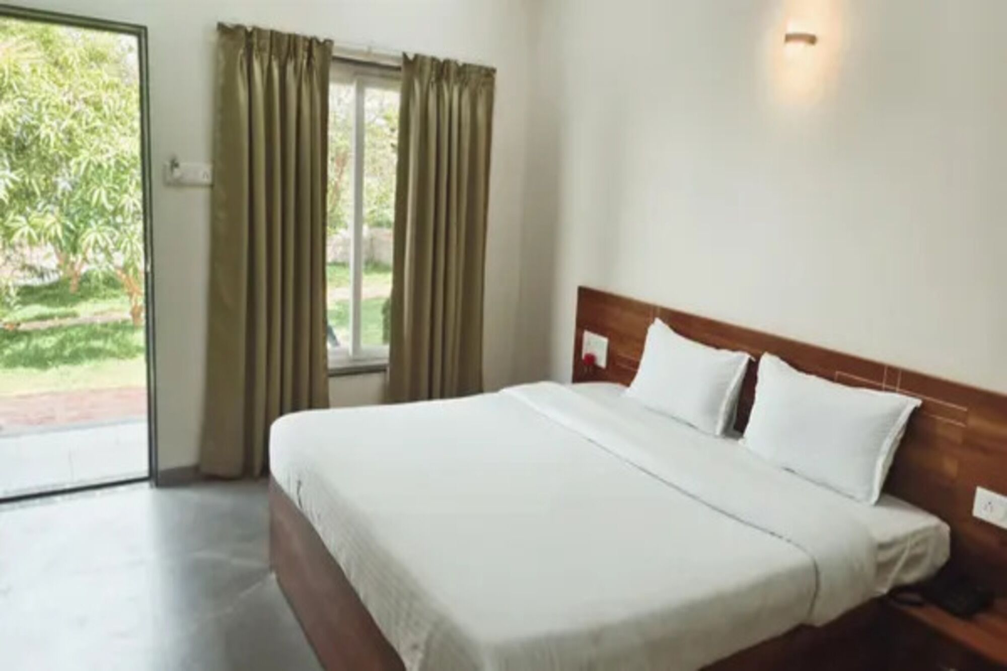 Egyptian cotton sheets, premium bedding, in-room safe, free WiFi