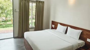 Egyptian cotton sheets, premium bedding, in-room safe, free WiFi