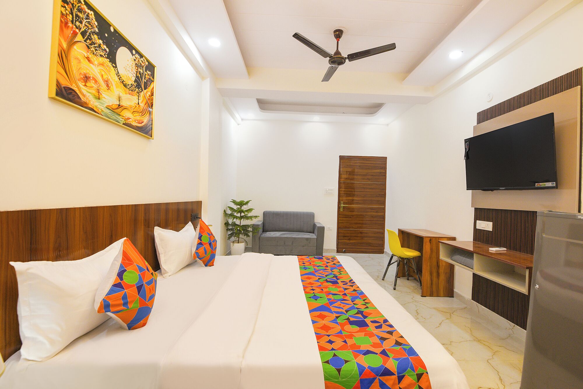 Egyptian cotton sheets, premium bedding, in-room safe, free WiFi