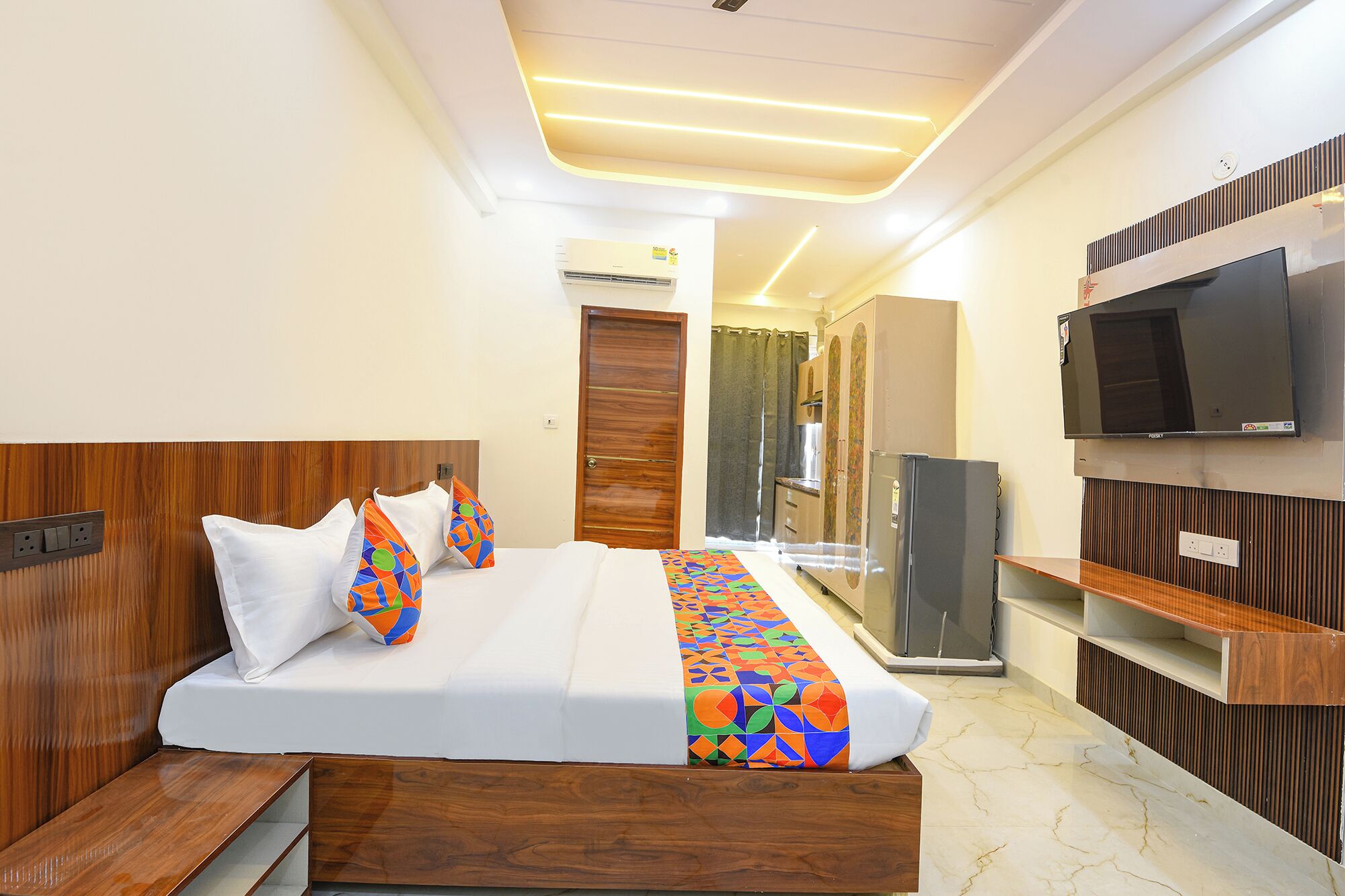 Egyptian cotton sheets, premium bedding, in-room safe, free WiFi