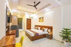 Egyptian cotton sheets, premium bedding, in-room safe, free WiFi - FabHotel 24x Living (Gurugram)