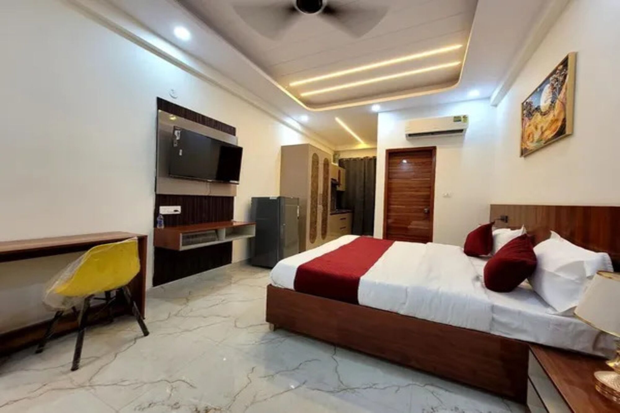 Egyptian cotton sheets, premium bedding, in-room safe, free WiFi