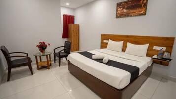 Egyptian cotton sheets, premium bedding, in-room safe, free WiFi