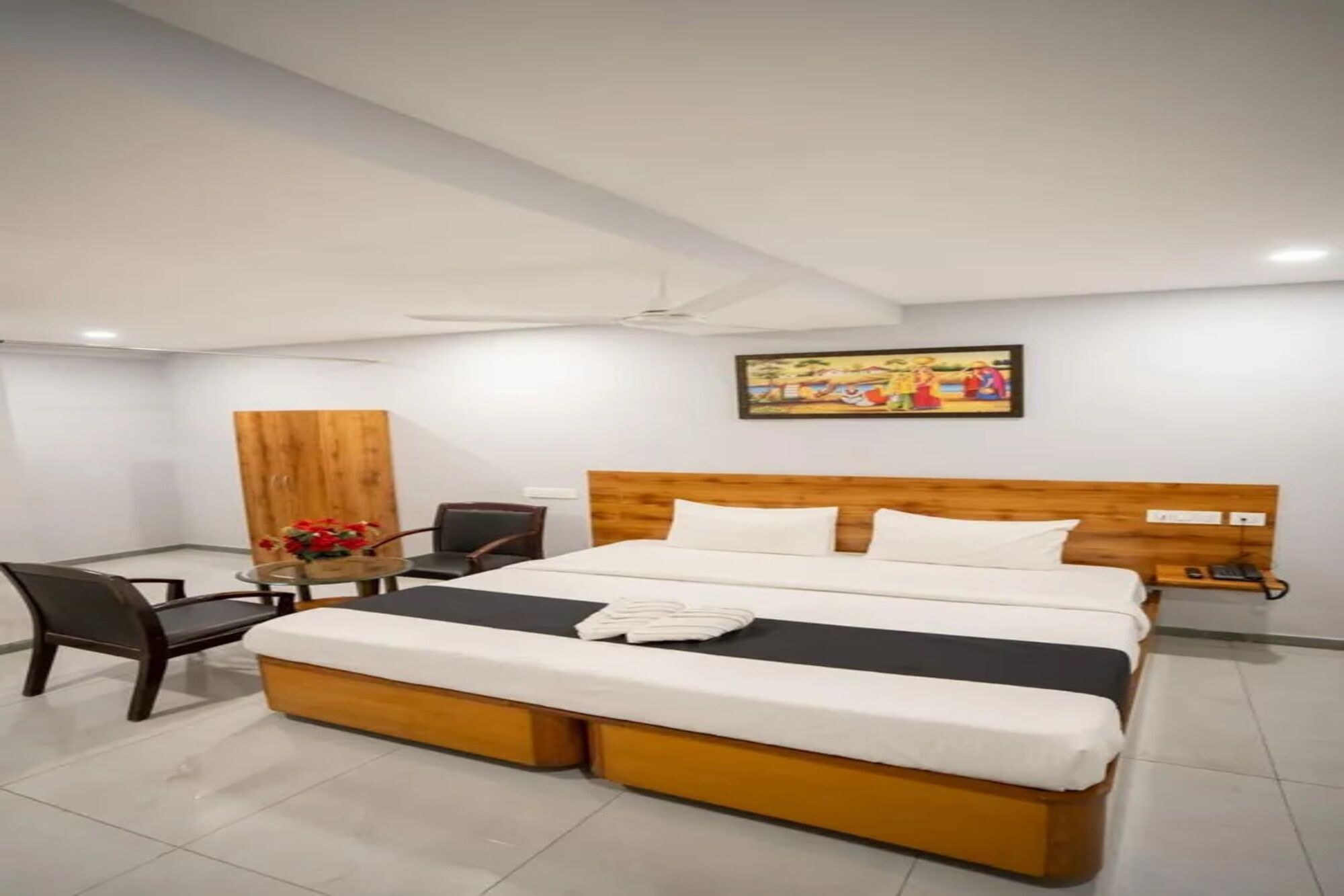 Egyptian cotton sheets, premium bedding, in-room safe, free WiFi