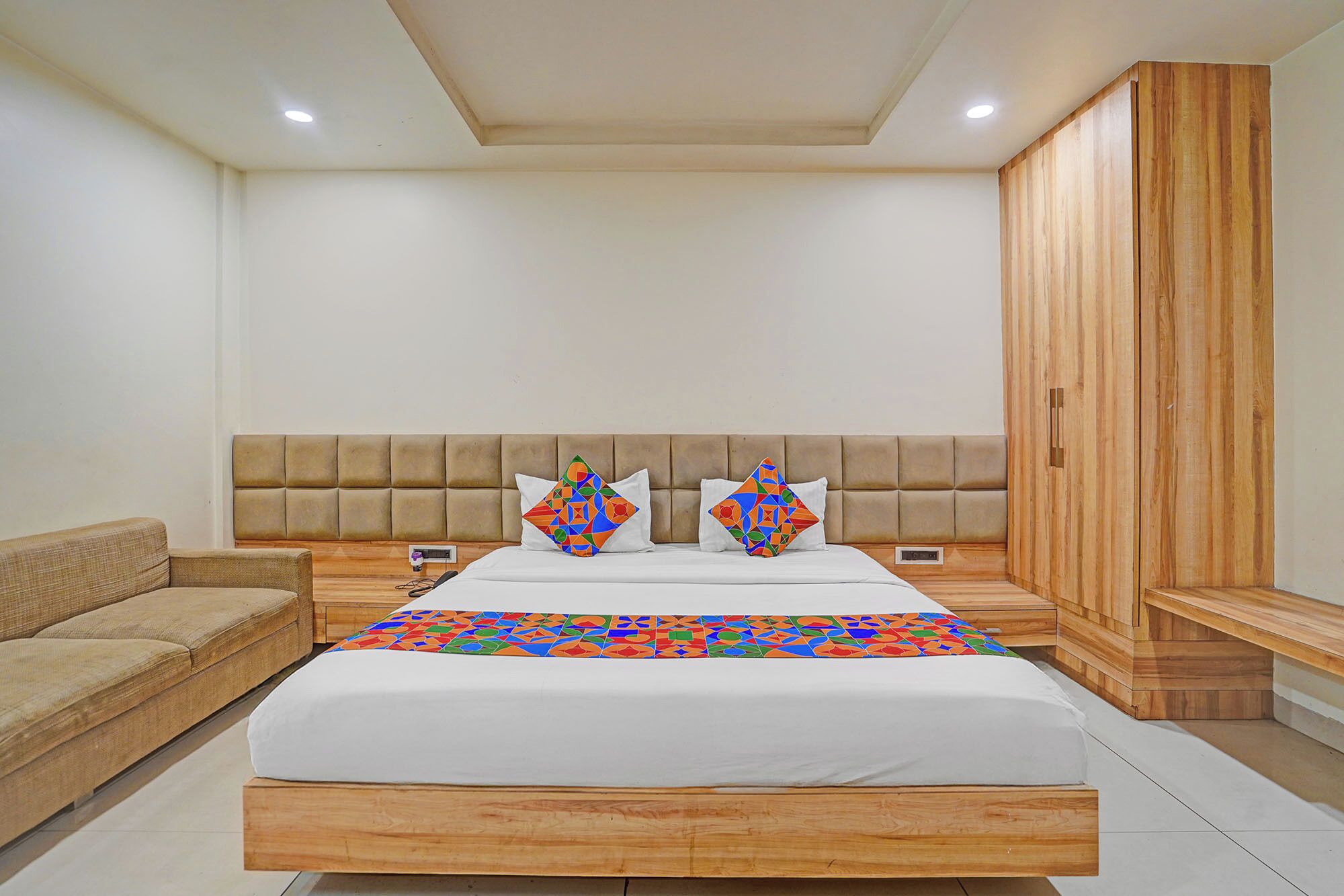 Luxury Suite | Egyptian cotton sheets, premium bedding, in-room safe, free WiFi