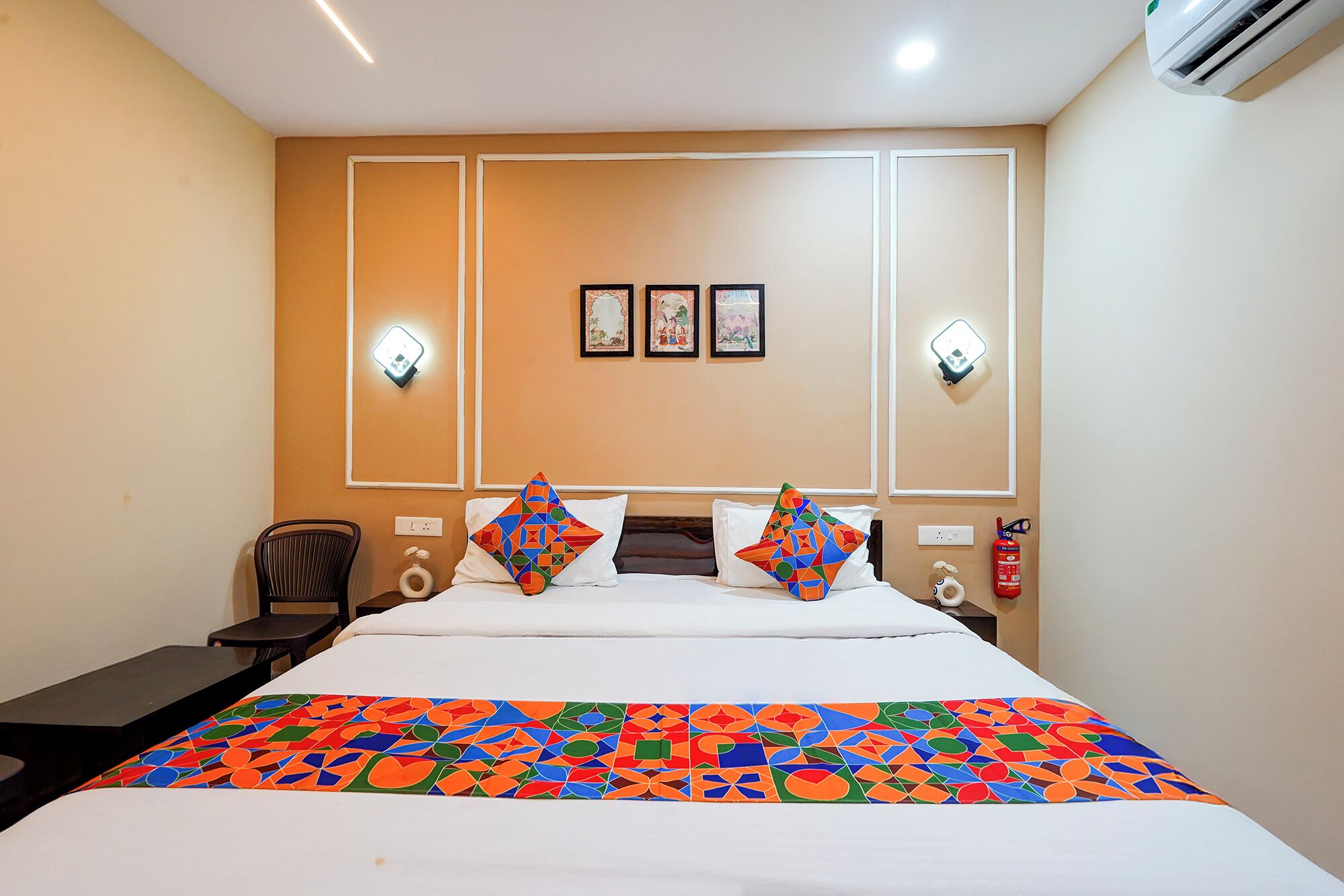 Egyptian cotton sheets, premium bedding, in-room safe, free WiFi