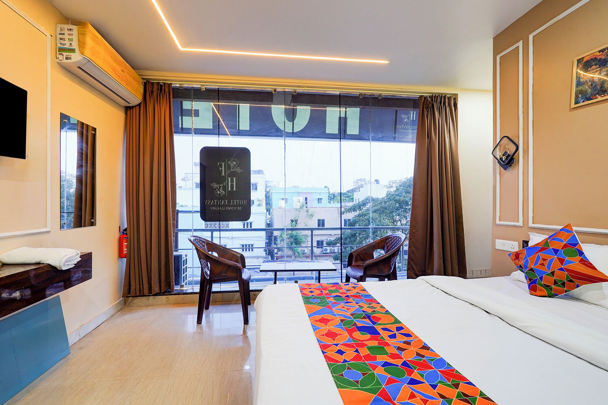 Egyptian cotton sheets, premium bedding, in-room safe, free WiFi