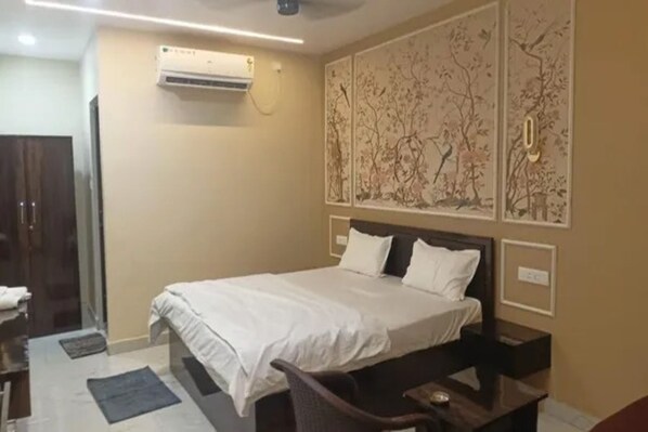 Luxury Suite - Fabhotel Fantasy (Bhubaneshwar)