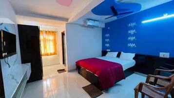 Premium Room | Egyptian cotton sheets, premium bedding, in-room safe, free WiFi
