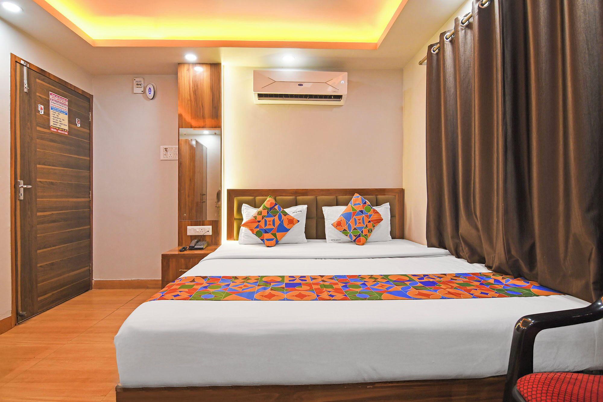 Egyptian cotton sheets, premium bedding, in-room safe, free WiFi