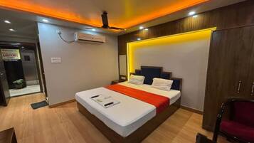 Deluxe Room | Egyptian cotton sheets, premium bedding, in-room safe, free WiFi