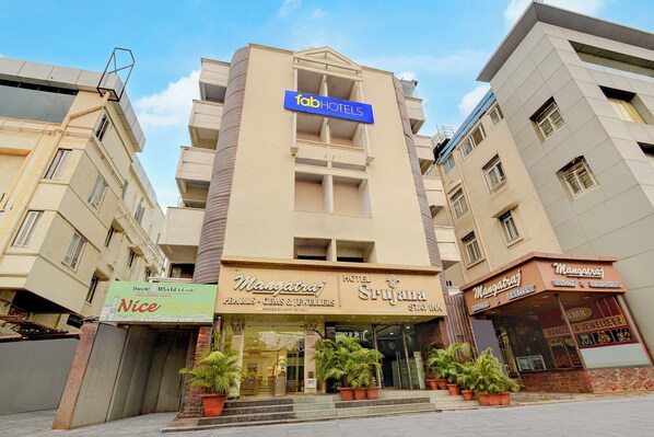 Exterior - Fabhotel Srujana Stay Inn (Hyderabad)