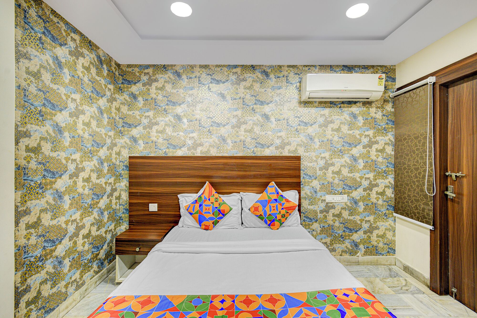 Egyptian cotton sheets, premium bedding, in-room safe, free WiFi