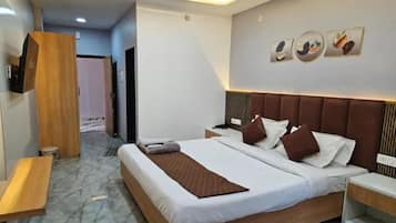 Executive Room | Egyptian cotton sheets, premium bedding, in-room safe, free WiFi