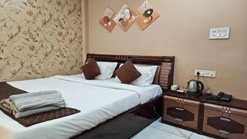 Deluxe Room | Egyptian cotton sheets, premium bedding, in-room safe, free WiFi