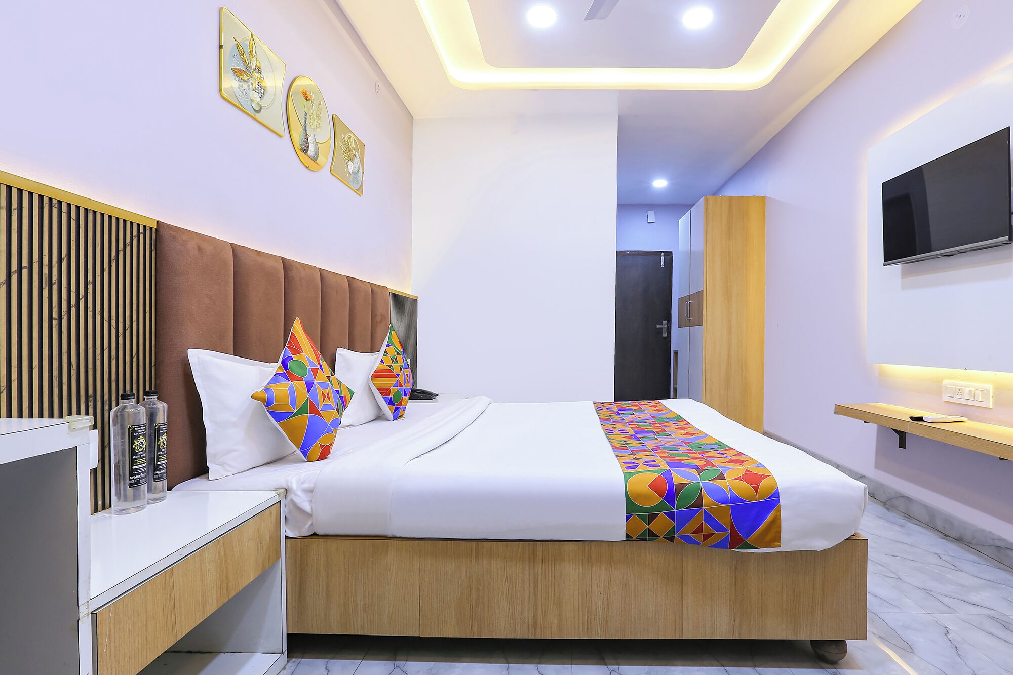 Egyptian cotton sheets, premium bedding, in-room safe, free WiFi
