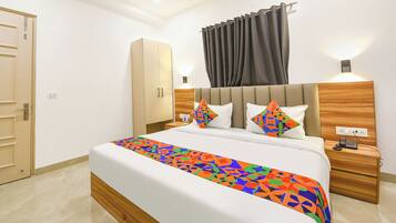 Egyptian cotton sheets, premium bedding, in-room safe, free WiFi