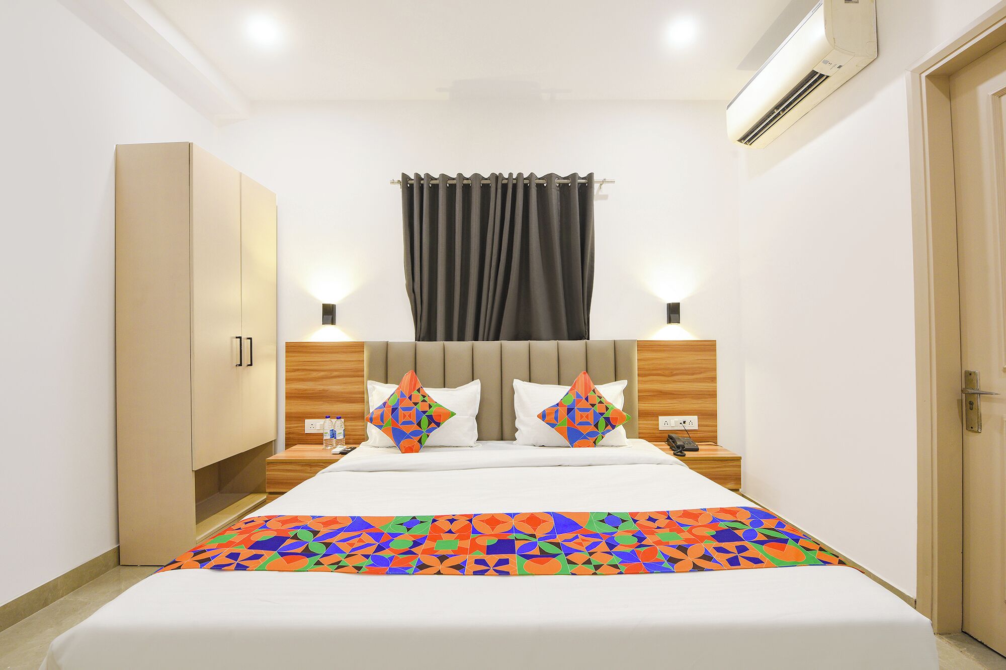Egyptian cotton sheets, premium bedding, in-room safe, free WiFi
