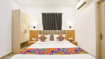Egyptian cotton sheets, premium bedding, in-room safe, free WiFi