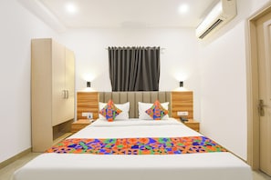 Premium Room | Egyptian cotton sheets, premium bedding, in-room safe, free WiFi - Fabhotel Moro Gujranwala Town (New Delhi)