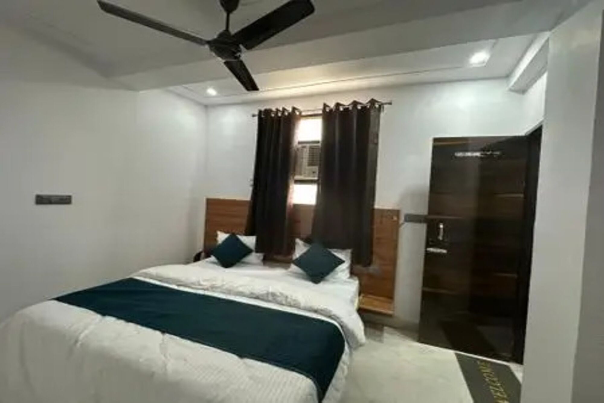 Deluxe Room | Egyptian cotton sheets, premium bedding, in-room safe, free WiFi