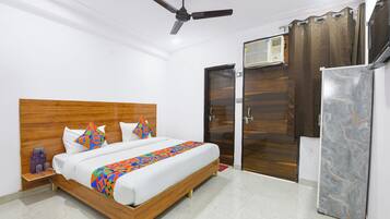 Egyptian cotton sheets, premium bedding, in-room safe, free WiFi