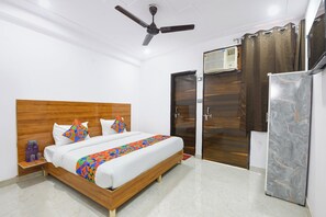 Deluxe Room | Egyptian cotton sheets, premium bedding, in-room safe, free WiFi - Fabhotel Royal Regency (New Delhi)