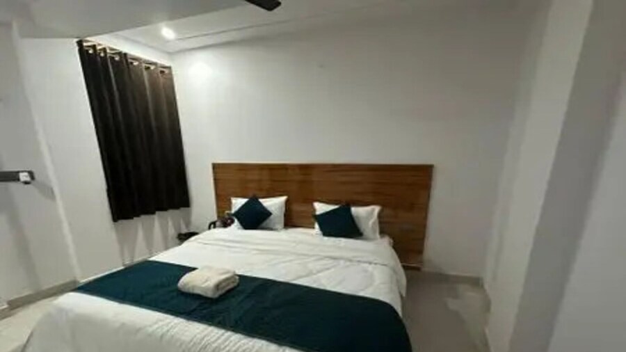 Fabhotel Royal Regency