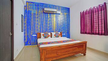 Egyptian cotton sheets, premium bedding, in-room safe, free WiFi