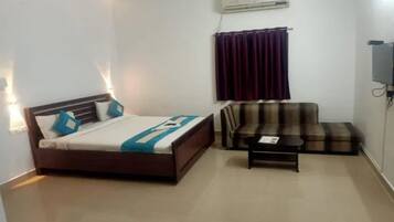 Kamar Deluks | Seprai katun Mesir, seprai premium, brankas, dan Wi-Fi gratis