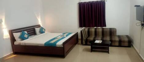 Deluxe Room | Egyptian cotton sheets, premium bedding, in-room safe, free WiFi