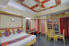Deluxe Room | Egyptian cotton sheets, premium bedding, in-room safe, free WiFi - Fabhotel Raj Inn (Hyderabad)