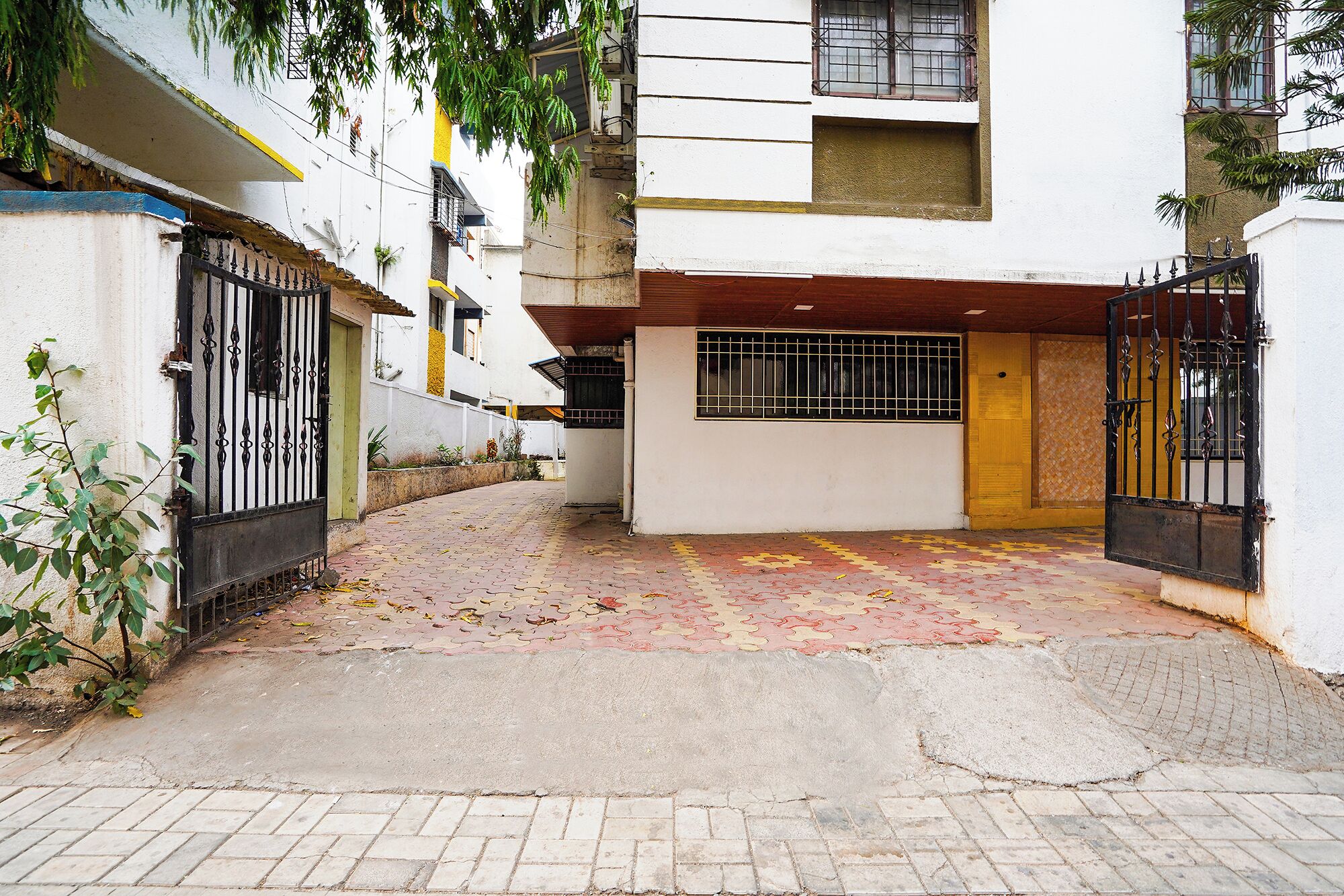 Pintu masuk properti