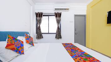 Egyptian cotton sheets, premium bedding, in-room safe, free WiFi