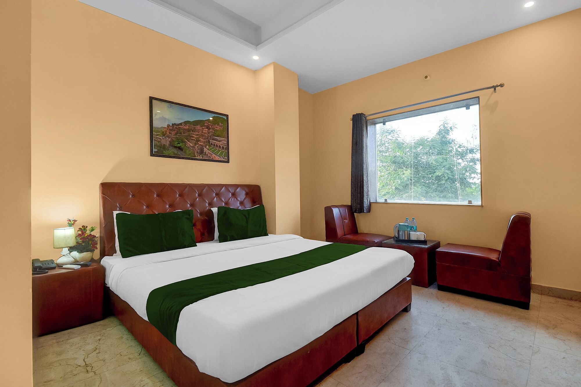 Egyptian cotton sheets, premium bedding, in-room safe, free WiFi