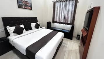 Deluxe Room | Egyptian cotton sheets, premium bedding, in-room safe, free WiFi