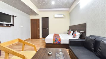 Egyptian cotton sheets, premium bedding, in-room safe, free WiFi