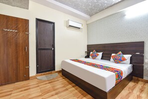 Egyptian cotton sheets, premium bedding, in-room safe, free WiFi - FabHotel Kirara - Nr Jaipur International Airport (Jaipur)