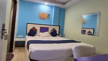 Egyptian cotton sheets, premium bedding, in-room safe, free WiFi