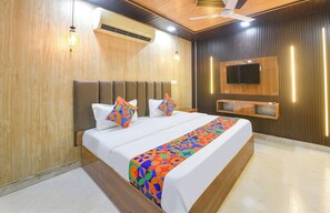 Premium Room | Egyptian cotton sheets, premium bedding, in-room safe, free WiFi - Via The Akshardham Bliss (New Delhi)